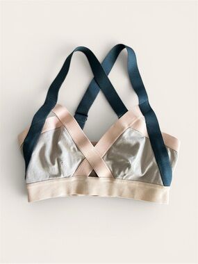 Aritzia Community Strappy Sports Bra Medium Blush Grey Crossback Yoga